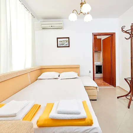 Apartment Damaskovi *